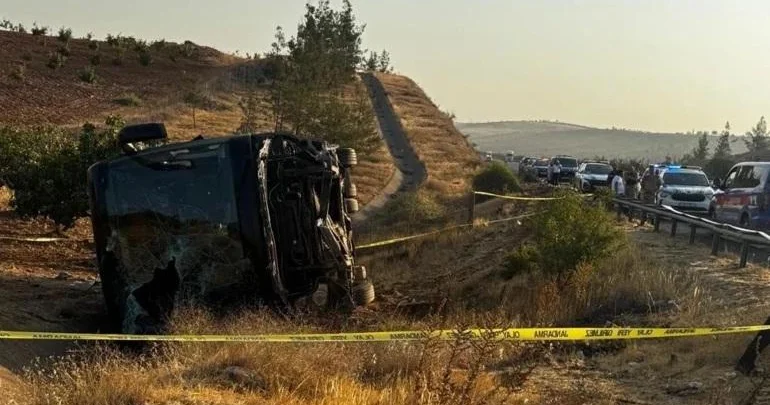 Şanlıurfada avtobus aşıb 27 nəfrə yaralanıb