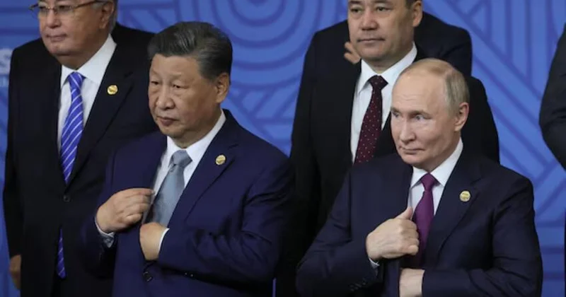 Mikrofonu bağlamağı unutdu, hamı Putinin nə danışdığını eşitdi