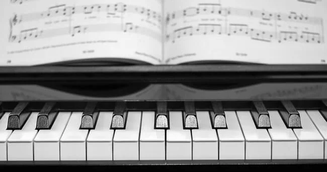 Rayonlarda yerləşən musiqi məktəbləri fəaliyyətini itirir: Müəllimlər işsiz, şaqlar təhsilsiz qalır