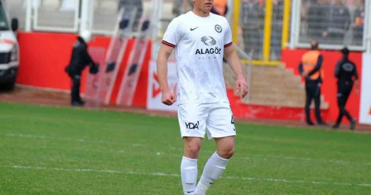 U 21 yığmamızda oynamış hücumçu 3 cü Liqa klubunda