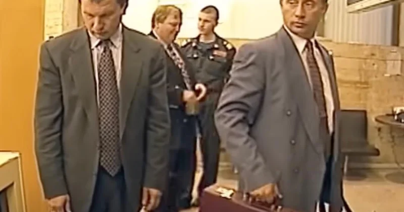 Адюльтер Путина в 90 х: как роман обернулся скандалом в семье и окружении Minval Politika