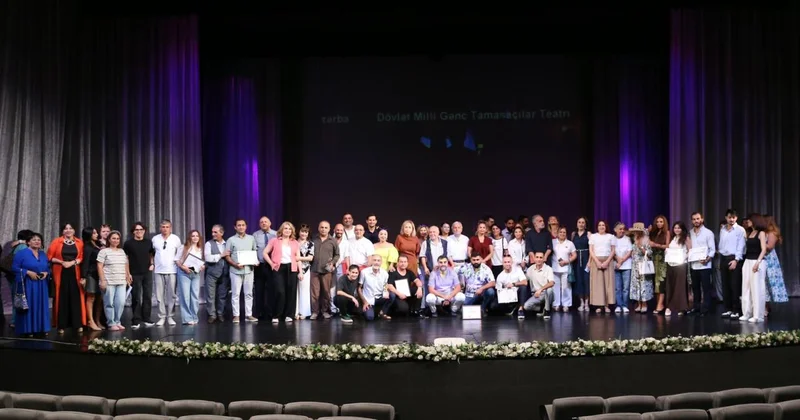 Gənc Tamaşaçılar Teatrında mövsümünün başlanması ilə əlaqədar kollektivin geniş tərkibli toplantısı keçirilib FOTO