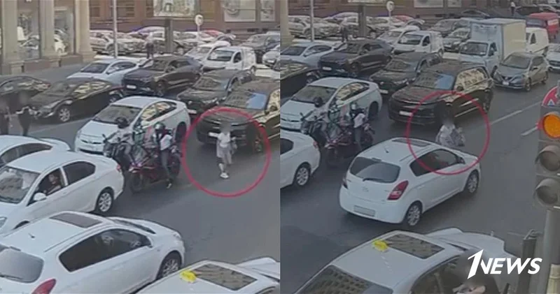 В Баку автомобиль сбил человека, перебегавшего дорогу вне перехода ВИДЕО