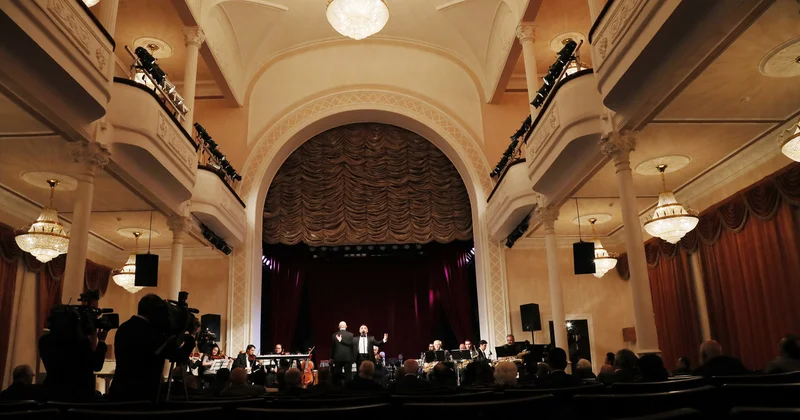 Dövlət Mahnı Teatrı avtomobil alır