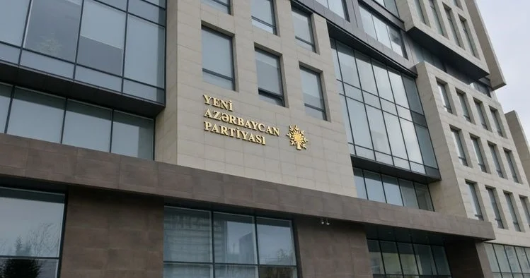 YAP ın altı ay gecikən qurultayı payız SON tarix...