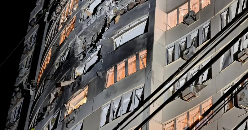 Rusiya Odessada yaşayış binasına ZƏRBƏ ENDİRDİ Yaralılar var FOTO