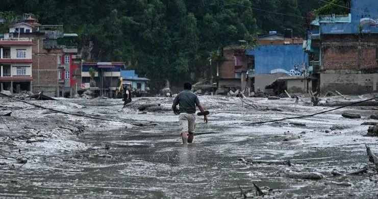 Nepalda daşqınlardan sonra içməli su qıtlığı yaranıb