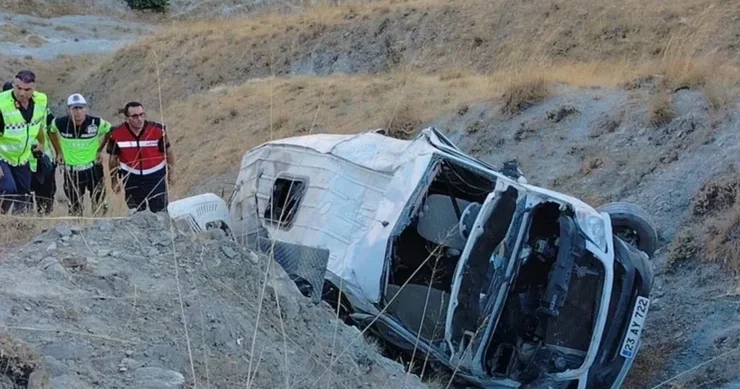 Türkiyədə mikroavtobus uçuruma aşıb Xəsarət alanlar var