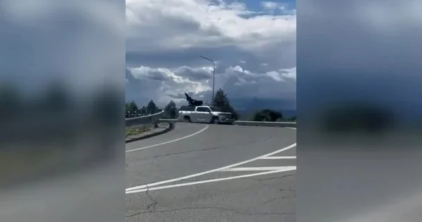 Putinin kortejində ŞOK GÖRÜNTÜ: Zenit pulemyotlu pikap VİDEO