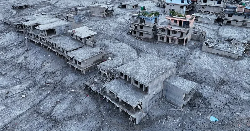 Nepalda uçqun və daşqının fəsadları: 1200 dən çox insan həyatını itirib