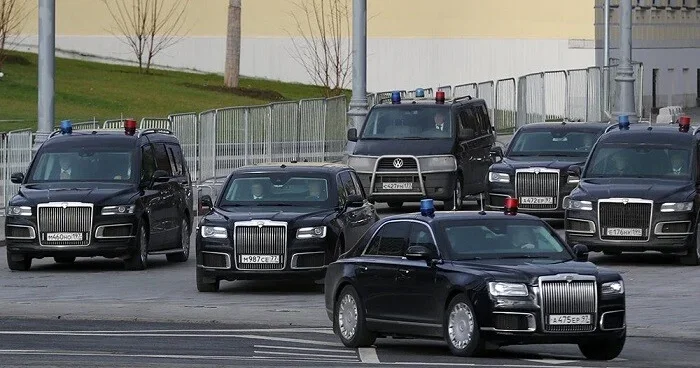 Putinin kortejində “Katran” antidron sistemi göründü Video