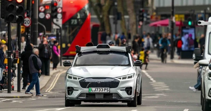 Londonda ilk pilotsuz taksilər sərnişinlərin istifadəsinə verilib