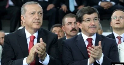 Türkiyədə Ərdoğan haqqında şərhlərinə görə keçmiş baş nazir Davudoğluna qarşı istintaq başlayıb