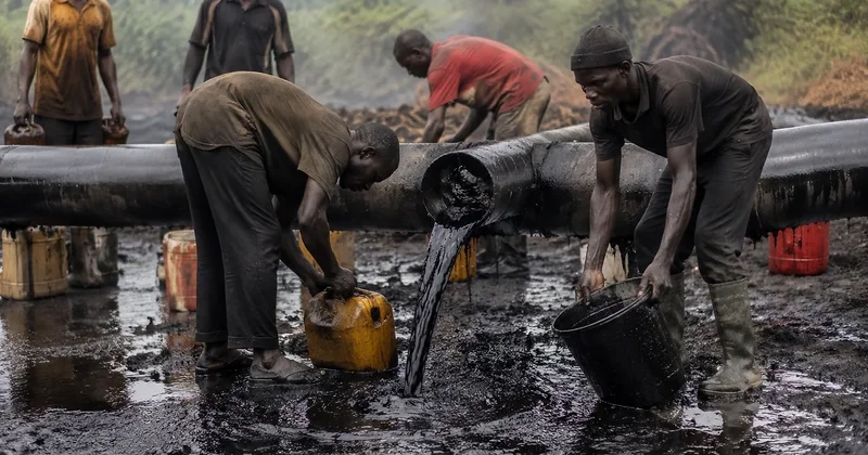 В Нигерии при попытке хищения нефти из трубопровода погибли 37 человек