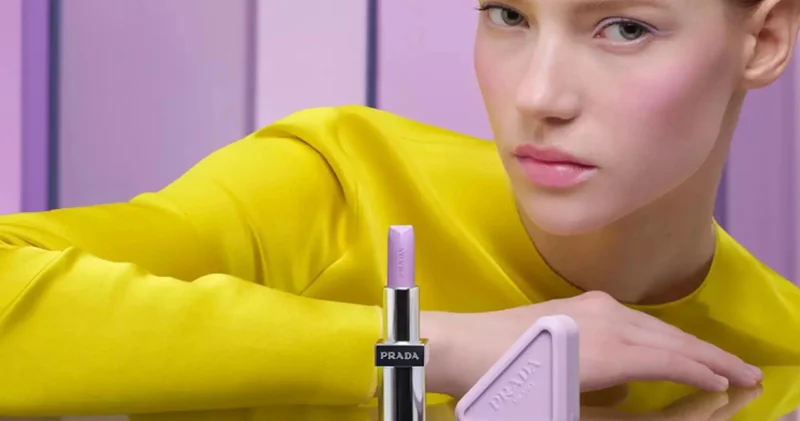 Bənövşəyi rənglərin cazibəsi: Prada Beauty dən yeni kolleksiya