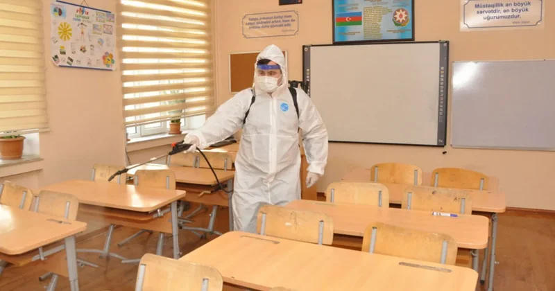 В бакинских школах проводится дезинфекция