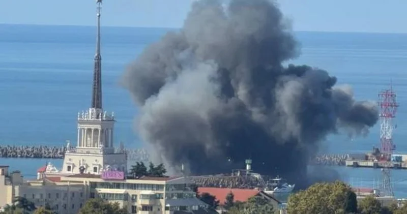 Ukrayna Soçi limanında Rusiya gəmisini vurdu