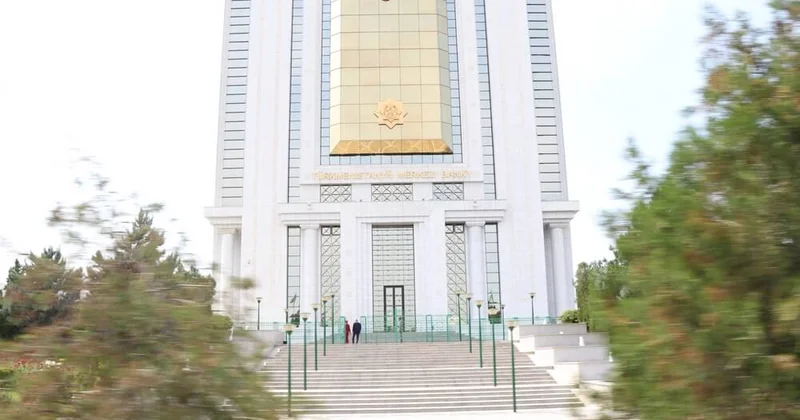 Остаток кредитов, выделенных туркменскими банками, приблизился к 103 млрд манатов