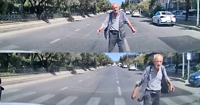 Yolun ortasında gəzən yaşlı kişi sürücüyə çətin anlar yaşatdı VİDEO
