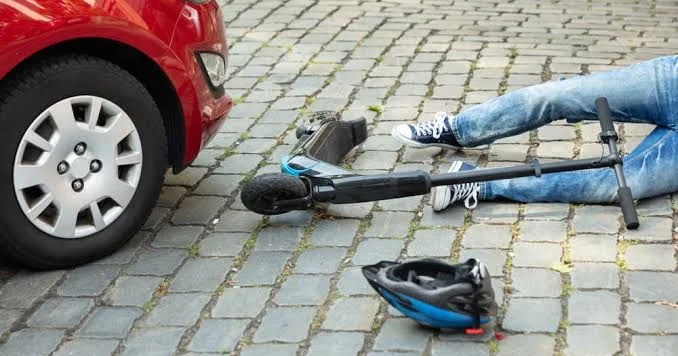 Göygöldə avtomobil skuter sürən yeniyetməni vurdu