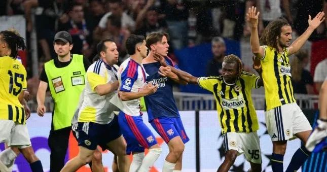 “Fənərbaxça” UEFA nın hədəfində Araşdırma aparılır
