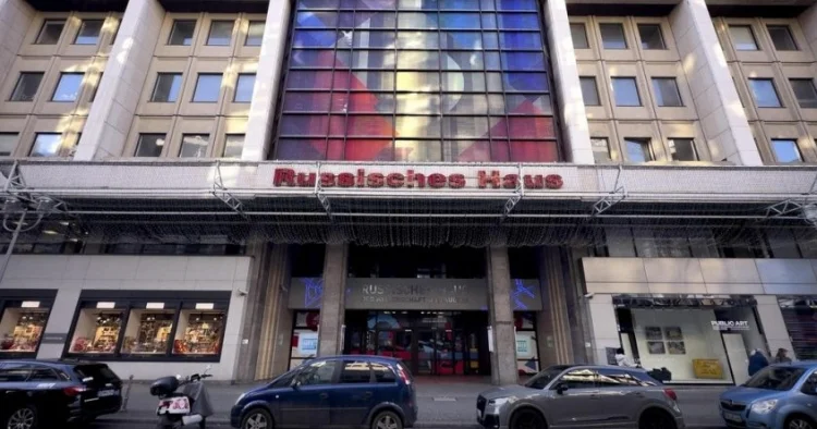 Berlindəki “Rus Evi”nin işçiləri Almaniyadan çıxarılırlar