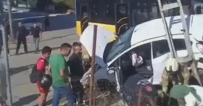 Türkiyədə avtobusu ilə avtomobil toqquşub: Körpə yaralanıb