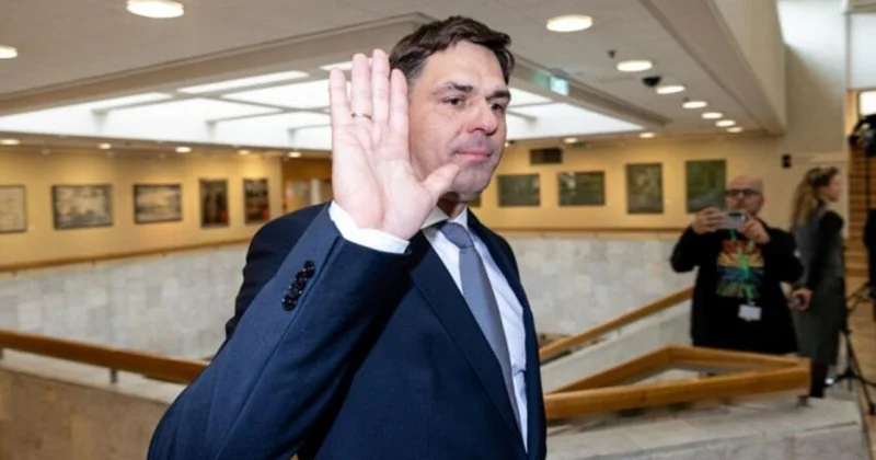 Jurnalistin sualı nazirin istefası ilə nəticələndi