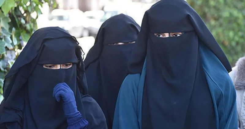 Rusiyada məktəblərdə hicab və niqab qadağan edildi