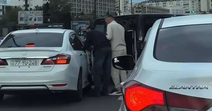 Насилие на дороге: пострадавшая открыла дверь, чтобы привлечь внимание?
