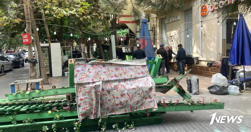 В Наримановском районе демонтированы незаконные конструкции, мешавшие движению пешеходов ФОТО