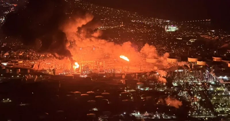 В США на заводе Chevron сильный пожар Видео