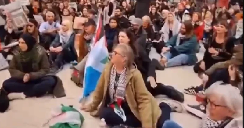 Шотландцы протестуют против Израиля на вокзале видео