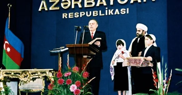 3 Oktyabr Ümummilli lider Heydər Əliyevin Prezident seçildiyi gün