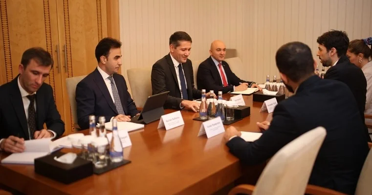 Azərbaycan və Böyük Britaniya arasında əməkdaşlıq gücləndirilir