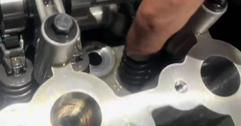 Daha bir Çin maşınında ciddi problem Heç 100 km sürülməyib VİDEO