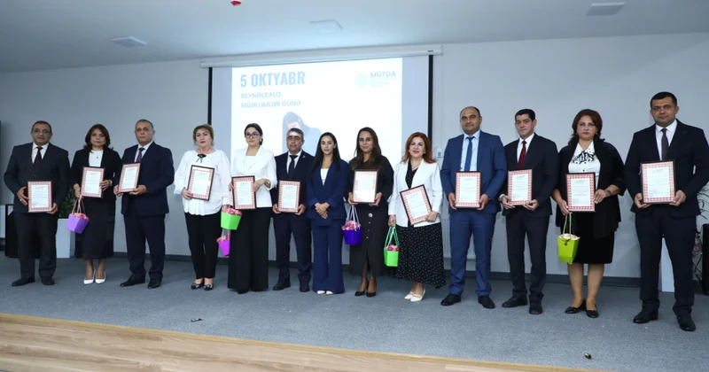 Paytaxtın təhsil işçiləri təltif edilib