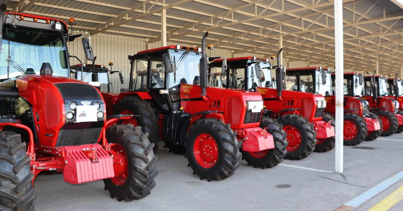 Payızlıq əkin mövsümündə Naxçıvana 27 müasir traktor gətirilib