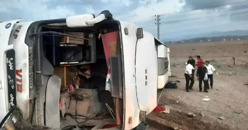 İranda sərnişin avtobusu vadiyə aşıb 4 ölü
