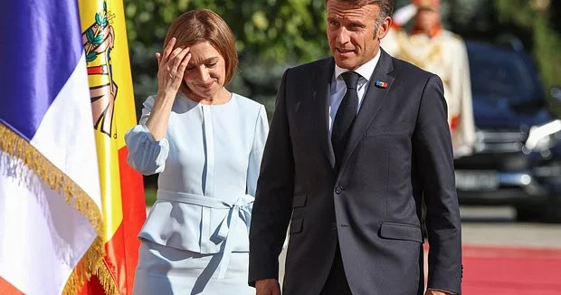 Макрон подарил Санду дорогой подарок