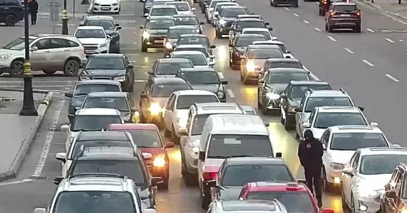 Bakıda bəzi yollarda nəqliyyatın hərəkətində sıxlıq yaranıb