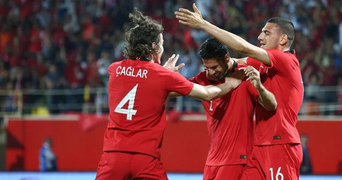 İtaliya nəhəngi türk futbolçu ilə müqavilə imzalamaq istəyir