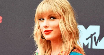 Taylor Svift şou qız obrazını qucaqlayıb.