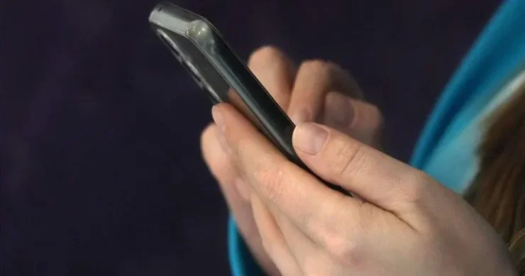 Beyin siqnallarını oxuyub telefon idarə edən cihaz hazırlanır