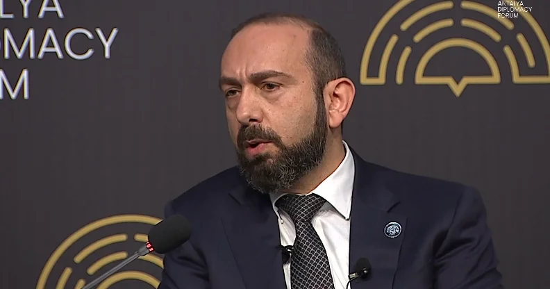 Mirzoyan Azərbaycanla dəmiryolu əlaqələrinin bərpasının mümkünlüyündən danışdı
