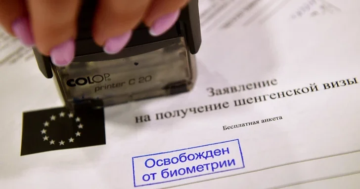 ЕС не будет ужесточать визовую политику в отношении россиян