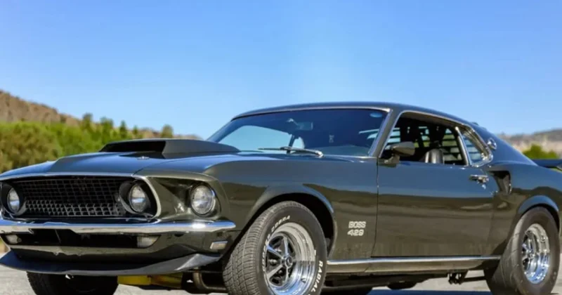Nadir Ford Mustang avtomobili hərraca çıxarılıb