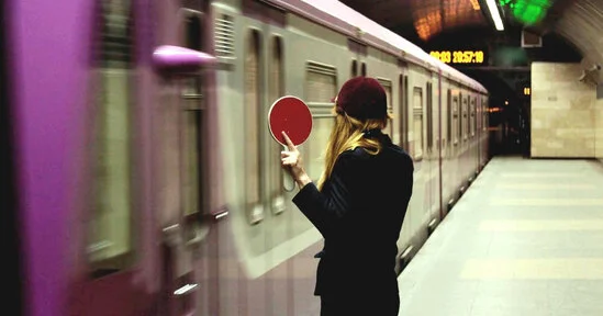 Metroda sərnişinin vəziyyəti pisləşdi...