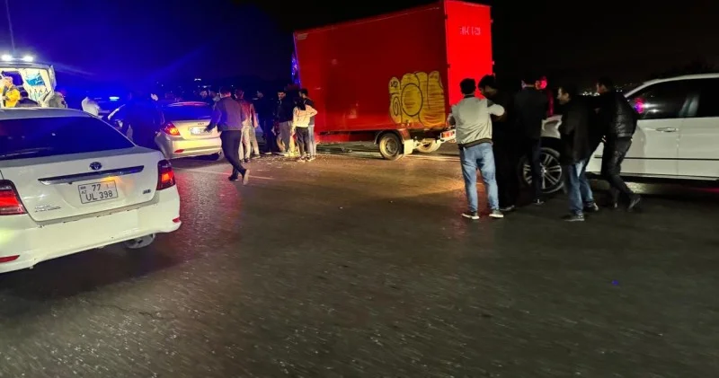 Bakıda avtovağzal yaxınlığında qəza olub, sıxlıq yaranıb FOTOLAR