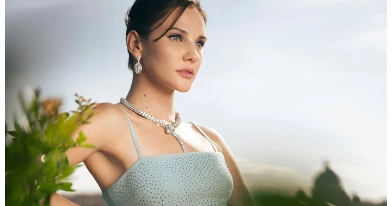 Alina həkim obrazında